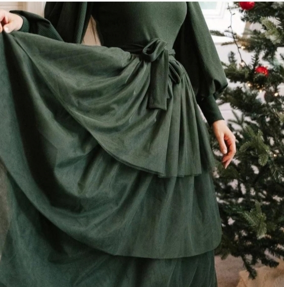 Ivy City Co Dress Elegant Green Women's Dress - Picture 4 of 5